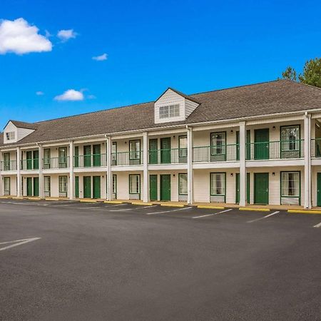 Quality Inn & Suites Near Lake Oconee Turnwold Exterior photo