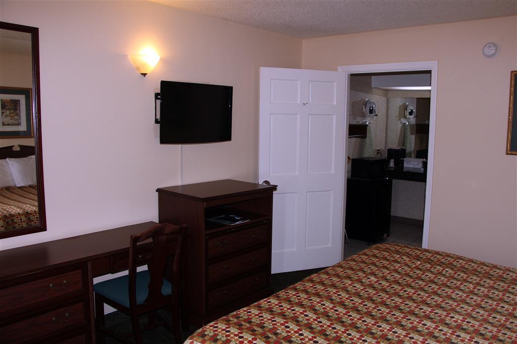 Quality Inn & Suites Near Lake Oconee Turnwold Room photo