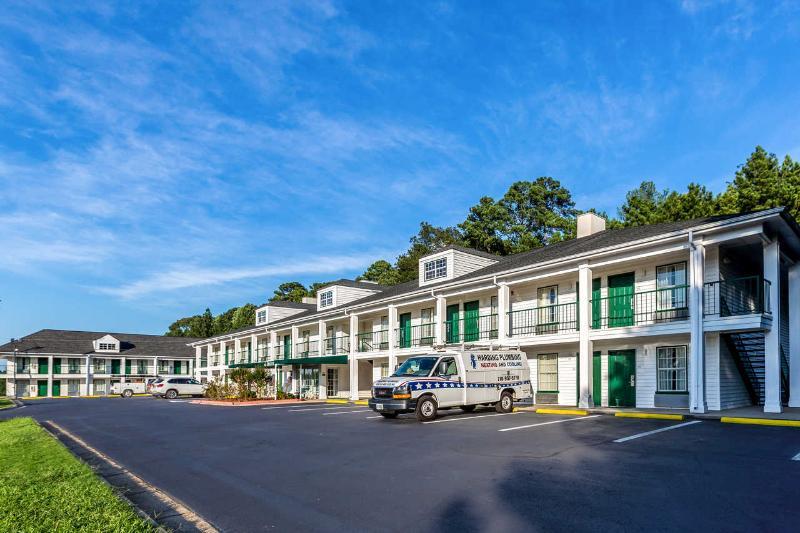 Quality Inn & Suites Near Lake Oconee Turnwold Exterior photo